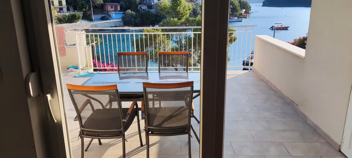 Sea Breeze Apartment Eins Balkon mit Meerblick